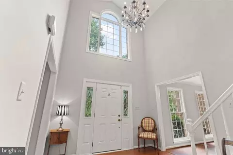 9828 Faust Dr, Vienna, VA 22182 photo 6
