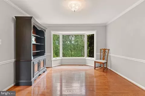9828 Faust Dr, Vienna, VA 22182 photo 11