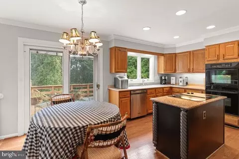9828 Faust Dr, Vienna, VA 22182 photo 16