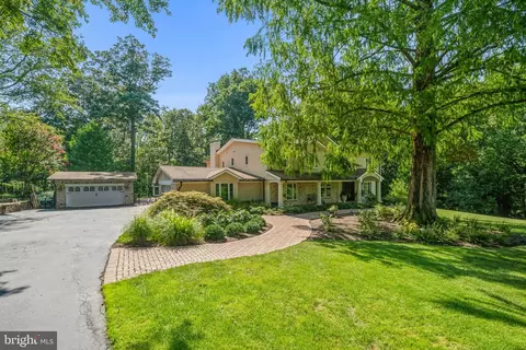 9613 Pembroke Pl, Vienna, VA 22182