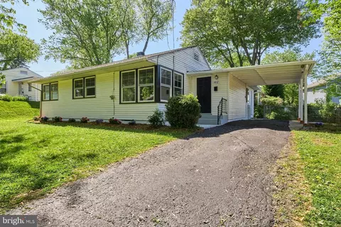 3012 Kadala Pl, Falls Church, VA 22042