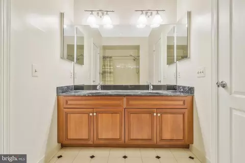 Bath - 7789 Solitude Ct, Mclean, VA 22102 photo 4 of 6