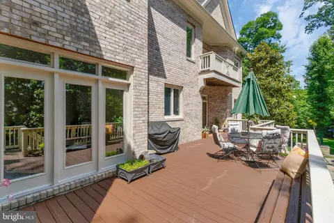 Exterior - 7789 Solitude Ct, Mclean, VA 22102 photo 6 of 28