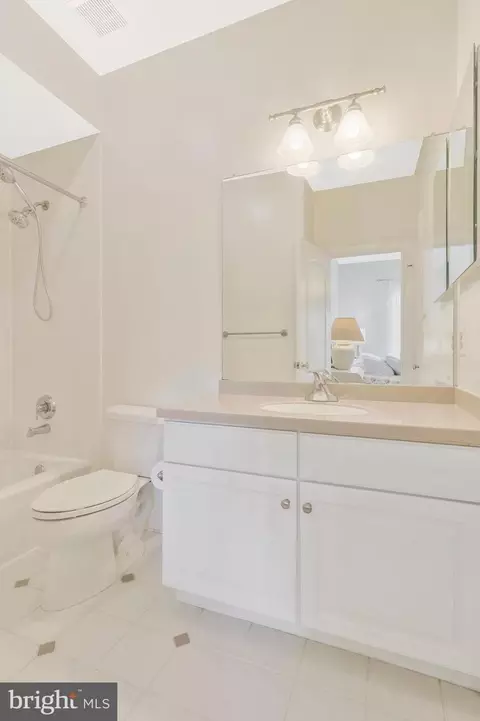 Bath - 7789 Solitude Ct, Mclean, VA 22102 photo 3 of 6