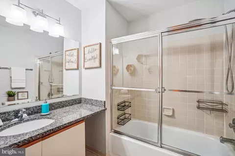 Bath - 2224 Cedar Cove Ct, Reston, VA 20191 photo 2 of 3