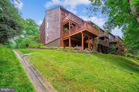 Exterior - 2224 Cedar Cove Ct, Reston, VA 20191 photo 6 of 14