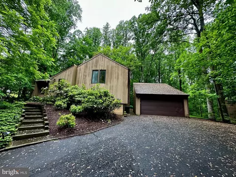 12710 Sabastian Dr, Fairfax, VA 22030