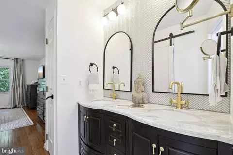 Bath - 11122 Timberhead Ln, Reston, VA 20191 photo 4 of 5