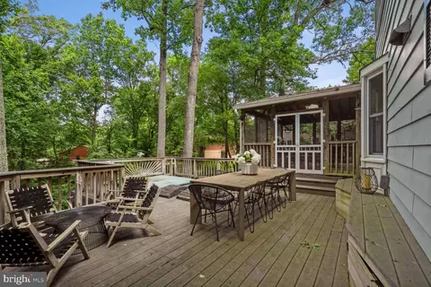 Exterior - 11122 Timberhead Ln, Reston, VA 20191 photo 3 of 5