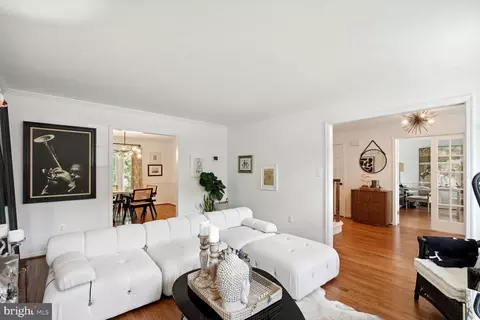 Living - 11122 Timberhead Ln, Reston, VA 20191 photo 1 of 1