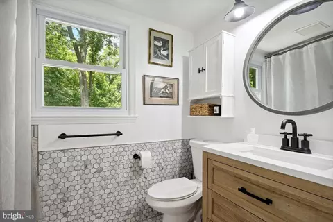 Bath - 11122 Timberhead Ln, Reston, VA 20191 photo 2 of 5