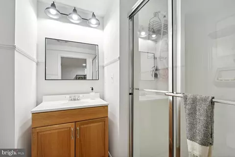 Bath - 11122 Timberhead Ln, Reston, VA 20191 photo 5 of 5