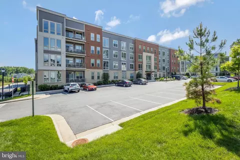 6101 Fairview Farm Dr #106, Alexandria, VA 22315