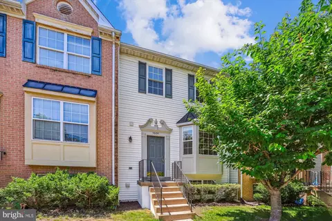 5604 Oakham Pl, Centreville, VA 20120