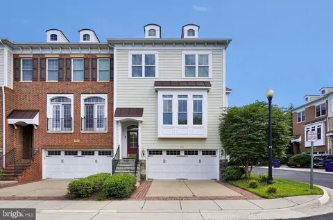 513 Hollingsworth Ter, Herndon, VA 20170