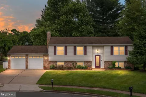 2803 Classic Ct, Herndon, VA 20171