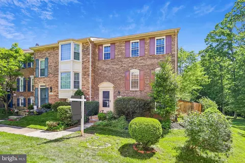 7081 Leewood Forest Dr, Springfield, VA 22151