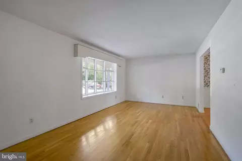 8419 Derby Ct, Springfield, VA 22151 photo 5
