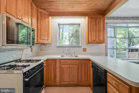 8419 Derby Ct, Springfield, VA 22151 photo 11