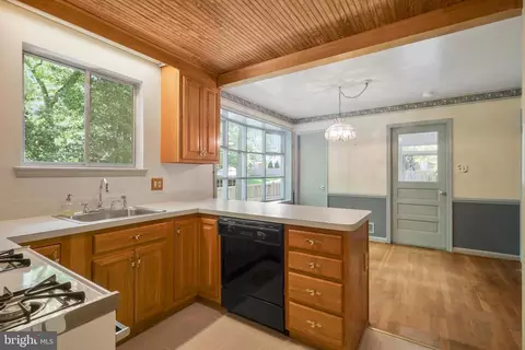 8419 Derby Ct, Springfield, VA 22151 photo 10