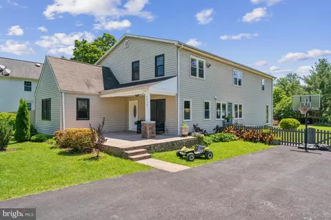 7213 Auburn St, Annandale, VA 22003