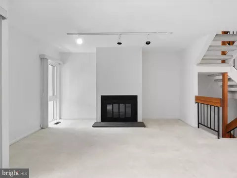 Living - 11620 Newbridge Ct, Reston, VA 20191 photo 7 of 14
