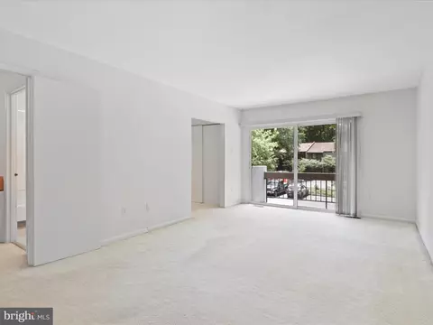 Living - 11620 Newbridge Ct, Reston, VA 20191 photo 11 of 14