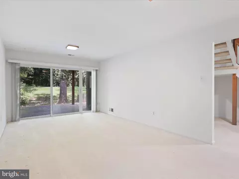 Living - 11620 Newbridge Ct, Reston, VA 20191 photo 13 of 14