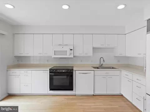 Kitchen - 11620 Newbridge Ct, Reston, VA 20191 photo 1 of 3