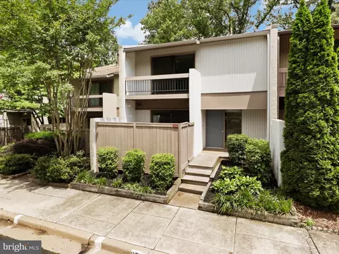 Exterior - 11620 Newbridge Ct, Reston, VA 20191 photo 12 of 12