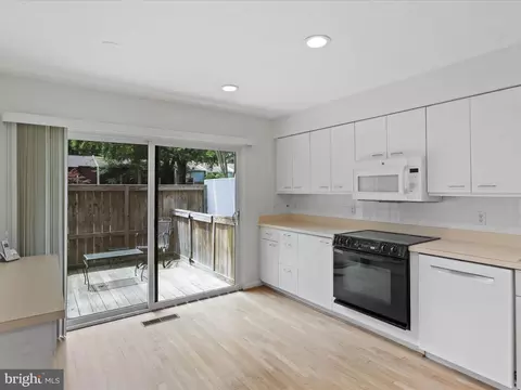 Kitchen - 11620 Newbridge Ct, Reston, VA 20191 photo 2 of 3