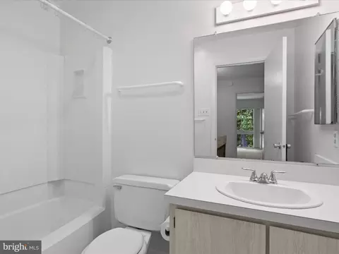 Bath - 11620 Newbridge Ct, Reston, VA 20191 photo 4 of 5