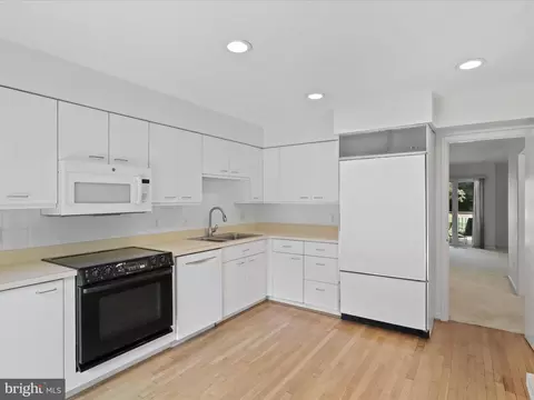 Kitchen - 11620 Newbridge Ct, Reston, VA 20191 photo 3 of 3