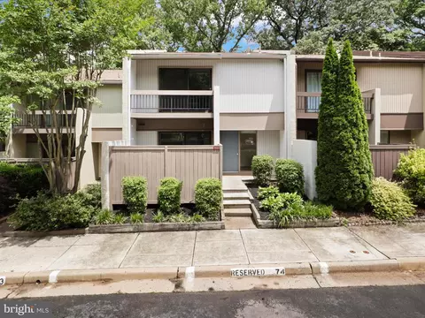 Exterior - 11620 Newbridge Ct, Reston, VA 20191 photo 4 of 12