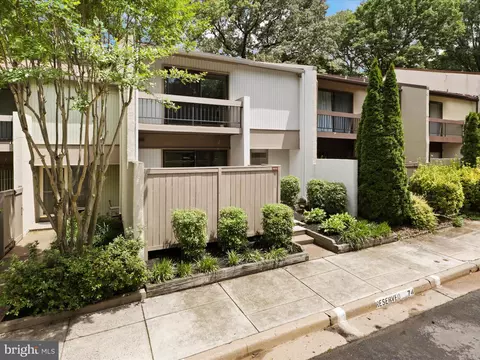 Exterior - 11620 Newbridge Ct, Reston, VA 20191 photo 3 of 12