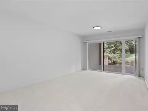 Living - 11620 Newbridge Ct, Reston, VA 20191 photo 12 of 14
