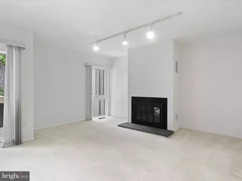Living - 11620 Newbridge Ct, Reston, VA 20191 photo 8 of 14