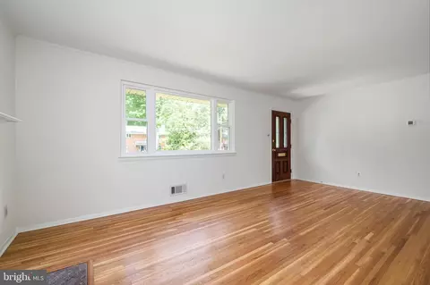 Living - 7717 Bellington Ct, Springfield, VA 22151 photo 1 of 9