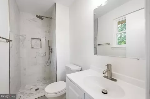 Bath - 7717 Bellington Ct, Springfield, VA 22151 photo 1 of 2