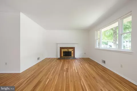 Living - 7717 Bellington Ct, Springfield, VA 22151 photo 2 of 9