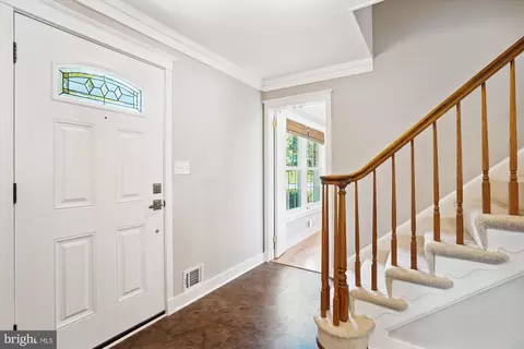 8620 Willowmere Dr, Vienna, VA 22180 photo 5