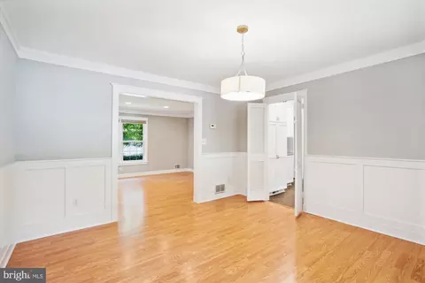 8620 Willowmere Dr, Vienna, VA 22180 photo 12