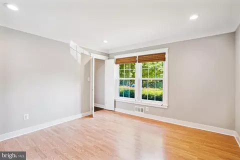 8620 Willowmere Dr, Vienna, VA 22180 photo 16