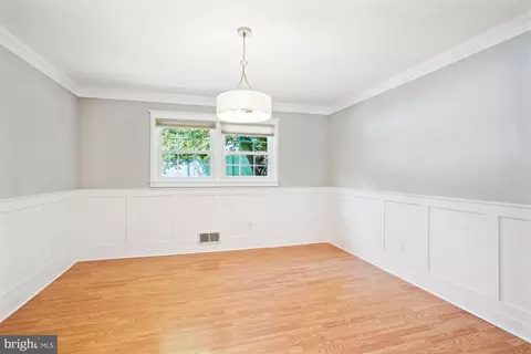 8620 Willowmere Dr, Vienna, VA 22180 photo 13