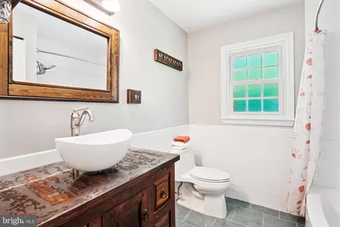 8620 Willowmere Dr, Vienna, VA 22180 photo 23