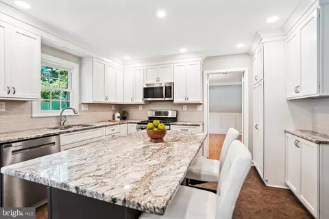 8620 Willowmere Dr, Vienna, VA 22180 photo 7