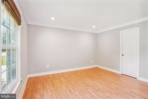 8620 Willowmere Dr, Vienna, VA 22180 photo 15