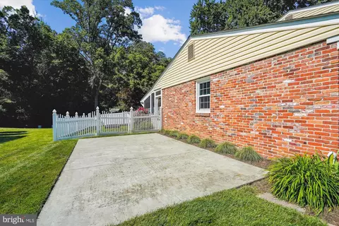 8620 Willowmere Dr, Vienna, VA 22180 photo 17