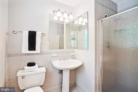 8620 Willowmere Dr, Vienna, VA 22180 photo 27