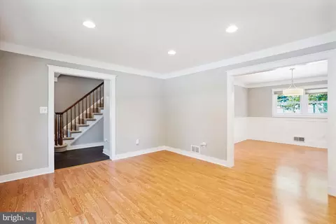 8620 Willowmere Dr, Vienna, VA 22180 photo 10